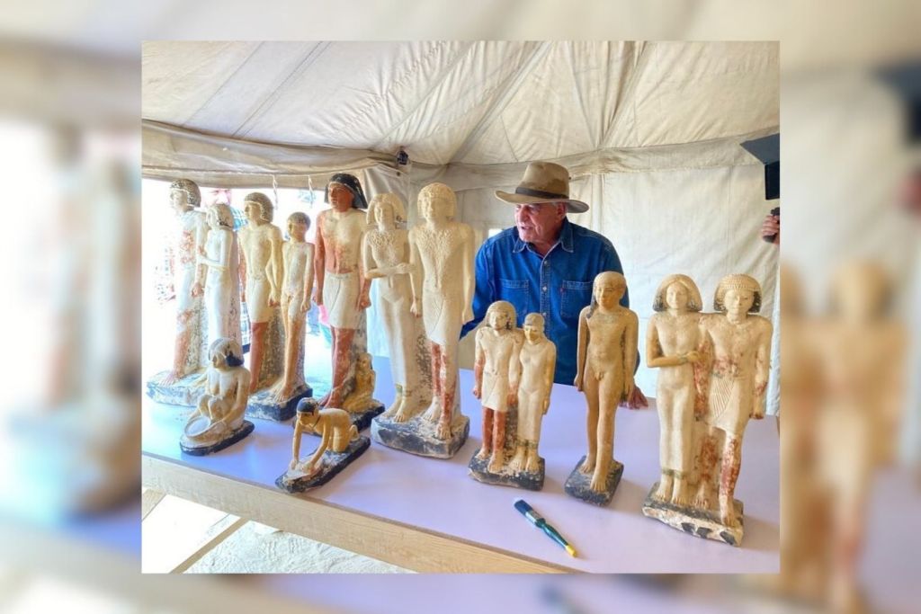 En la tumba aparecieron varias estatuas, algunas de las cuales representan a las personas que fueron enterradas allí