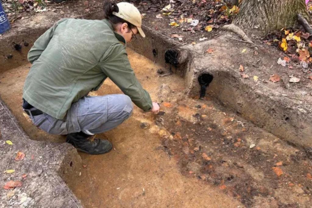 Los arqueólogos han sacado a la luz miles de objetos pertenecientes a pueblos indígenas en dos enclaves situados en la zona de Fones Cliffs, a orillas del río Rappahannock en Virginia
