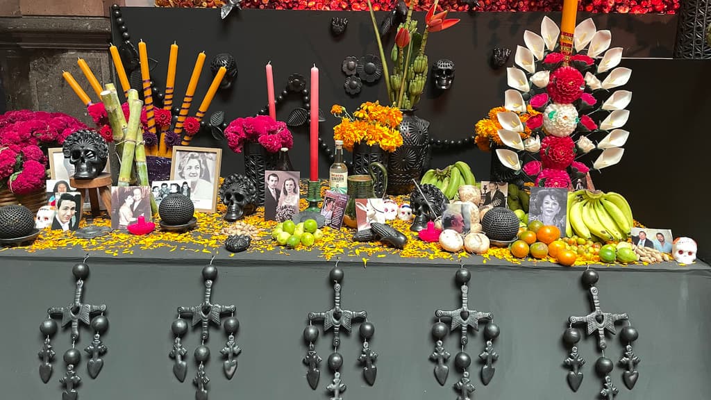 Ofrenda comunitaria en CDMX: Altar 2024.