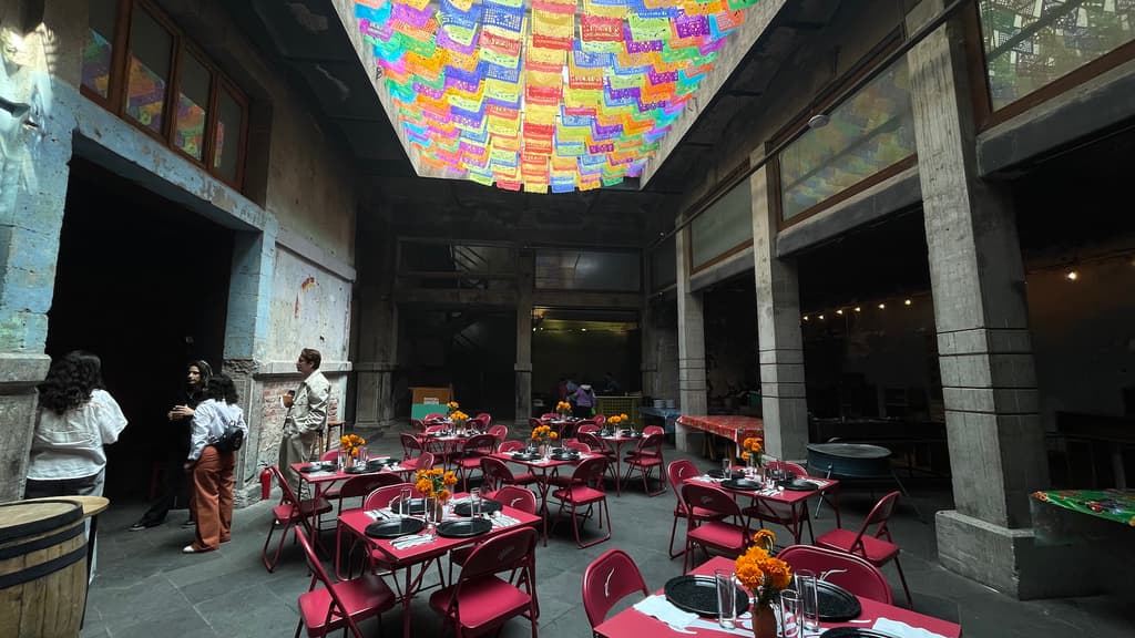 Ofrenda comunitaria en CDMX: Altar 2024.