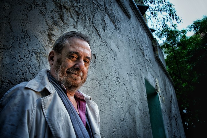 Alejandro Awada dice que el teatro siempre lo salvó. Y cree que la gente ve en él a una buena persona. Foto: Ariel Grinberg