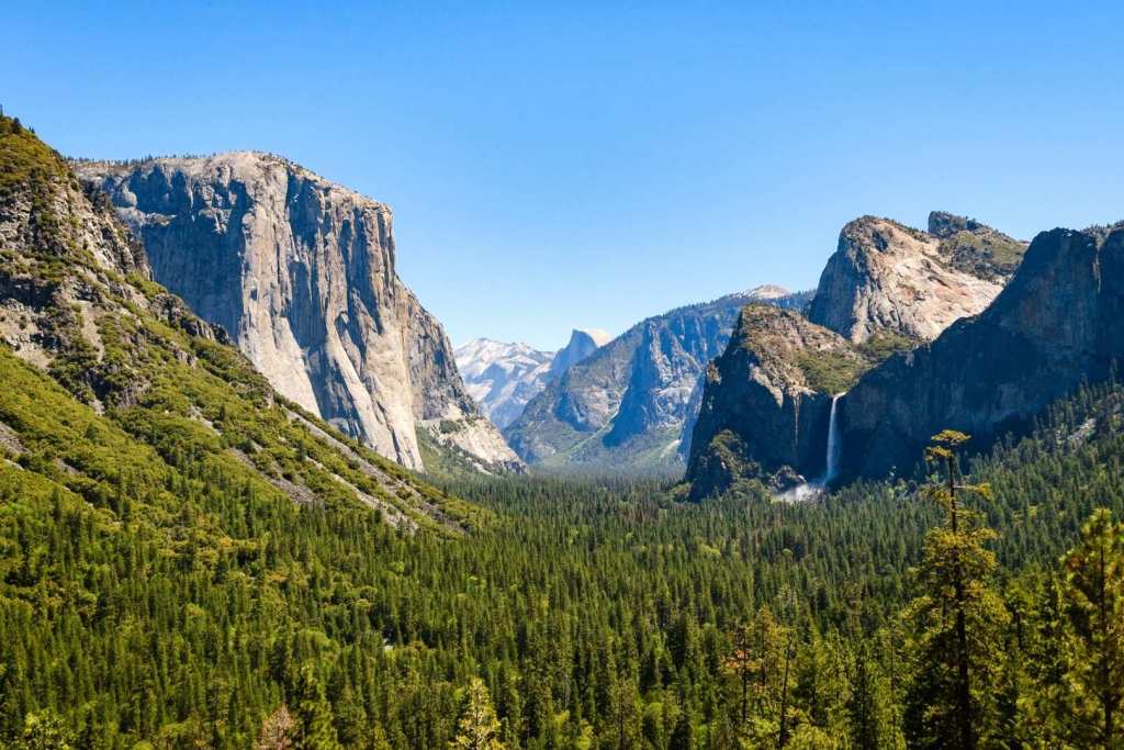 Una investigación reciente sugiere que un antiguo volcán y un río desaparecido podrían haber contribuido a tallar la impresionante profundidad del Valle de Yosemite