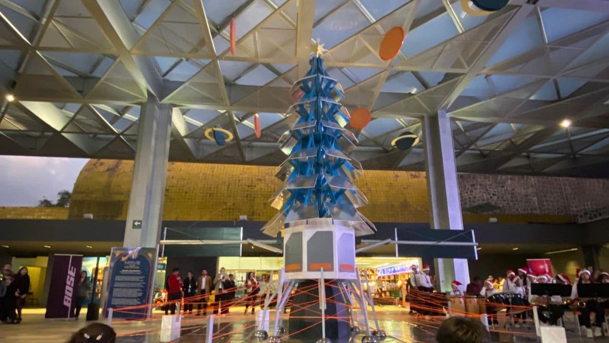 Árbol de Navidad del Papalote Museo del Niño.