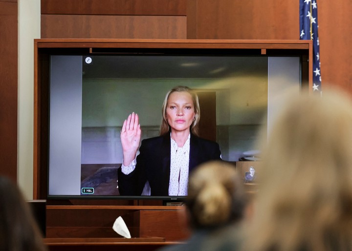 La modelo Kate Moss testifico a favor de Johnny Deep, durante el mediático juicio por difamación con Amber Heard.