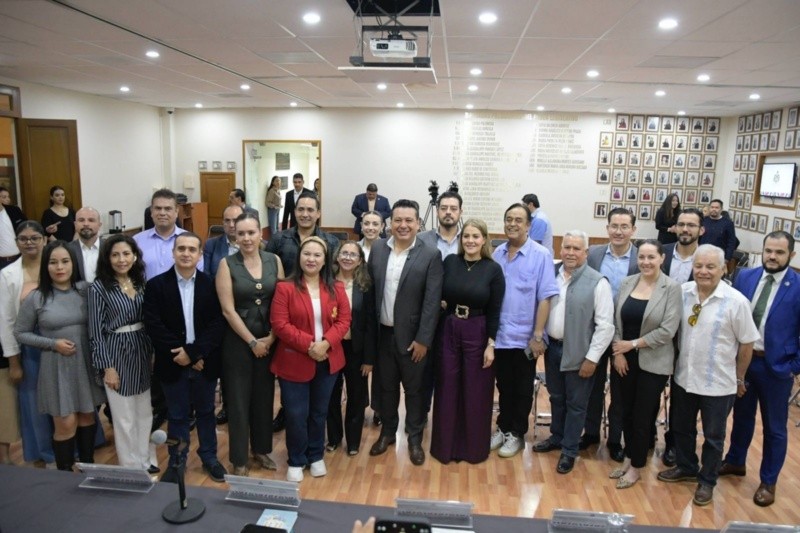 En estas reuniones de trabajo tomaron parte activa todos los sectores presentes en el acto, representantes de organizaciones como COPARMEX, CANACO, CCIJ, y Cámara del Calzado, entre otros. ESPECIAL En estas reuniones de trabajo tomaron parte activa todos los sectores presentes en el acto, representantes de organizaciones como COPARMEX, CANACO, CCIJ, y Cámara del Calzado, entre otros. ESPECIAL