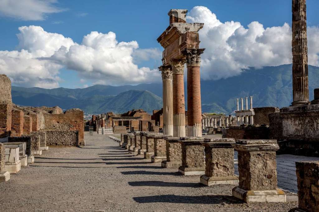Vista general de las ruinas de Pompeya, la antigua ciudad romana sepultada por la erupción del Vesubio en el año 79 d.C., hoy uno de los yacimientos arqueológicos más visitados del mundo