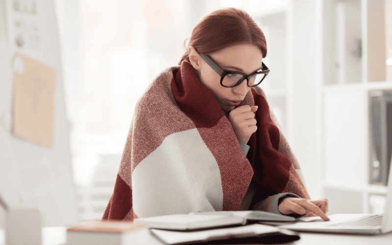 Existe la creencia extendida de que tomar bebidas frías “provoca resfriados”. CANVA Existe la creencia extendida de que tomar bebidas frías “provoca resfriados”. CANVA