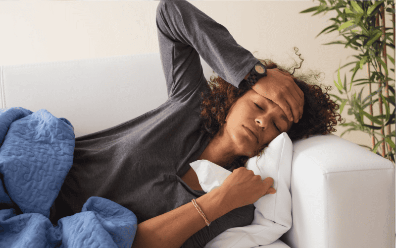 En algunas personas, el líquido demasiado frío puede generar contracciones en el esófago o el estómago, lo que provoca una sensación de “dolor de pecho” o “punzada”. CANVA En algunas personas, el líquido demasiado frío puede generar contracciones en el esófago o el estómago, lo que provoca una sensación de “dolor de pecho” o “punzada”. CANVA