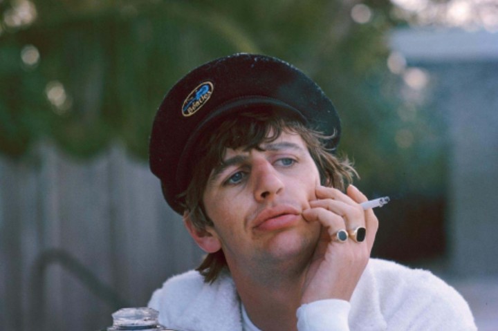 Ringo Starr visto por la cámara de su amigo Paul, en 1964. Foto gentileza editorial Océano.