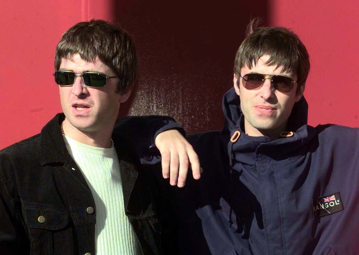 Lliam y Noel Gallagher en1997, en pleno furor del Brit-pop. Foto: Reuters.