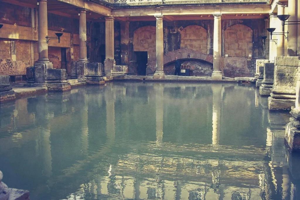 Las históricas termas romanas de Bath, en el suroeste de Inglaterra
