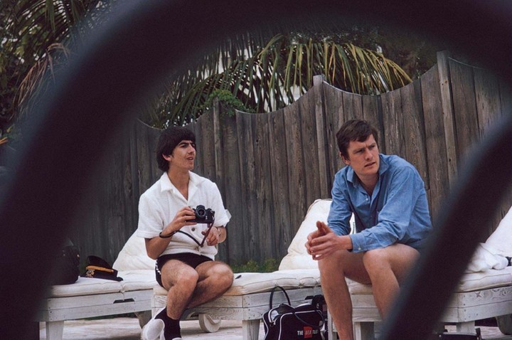 Era enero del '64. Paul tenía 21 años, una cámara Pentax colgada del hombro y el impulso de mirar. Foto gentileza editorial Océano.
