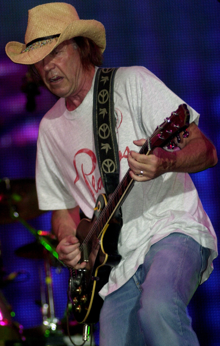 Neil Young en un show con Crazy Horse en Rock in Rio. Fto AP
