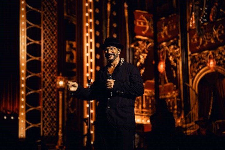 Ricardo Arjona cautivó a su público en Guatemala, su tierra natal. Foto de prensa