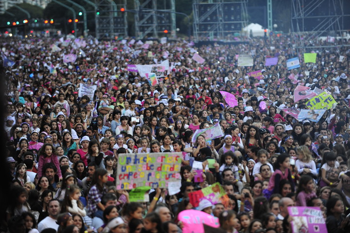 Hace 11 años, Tini Stoessel cantaba ante 250 mil personas en Palermo, show gratuito para sus fans, que con el tiempo construyeron fandom masivos en varios países. 