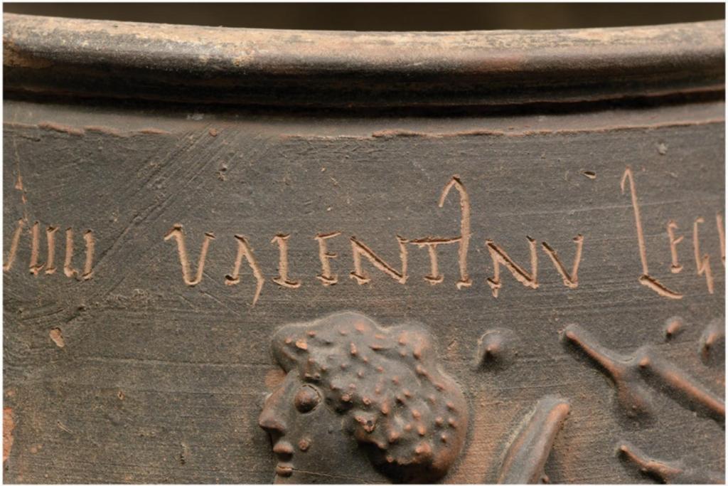 La inscripción del Vaso de Colchester. Detalle de la palabra VALENTINV