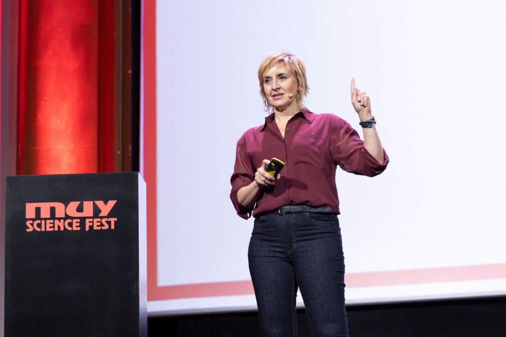 Eva Villaver durante su intervención en el Muy Science Fest Madrid, donde abordó la búsqueda de vida fuera de la Tierra y sus implicaciones