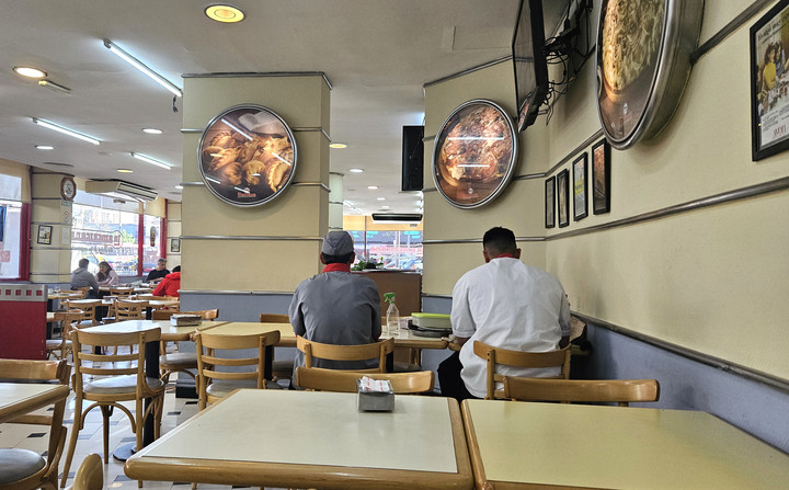 La Perla del Once es hoy una sucursal de la pizzería La Americana, pero no hay recuerdos de aquel hito fundacional. Foto Guillermo Rodriguez Adami