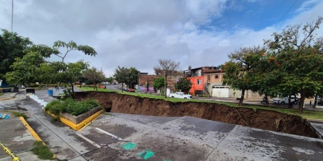 SIAPA ya interviene socavón en avenida Malecón, Tonalá