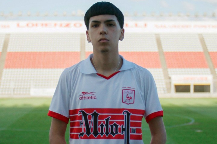 Milo J en su querido Club Deportivo Morón, del cual se convirtió en sponsor.
