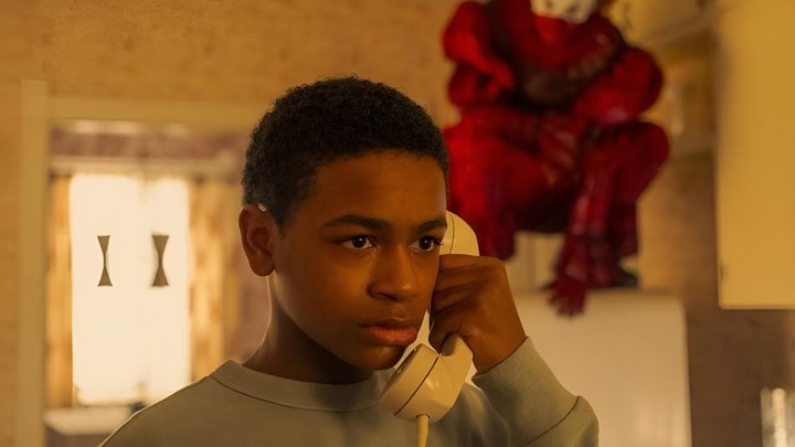 En el capítulo 7, tras una terrorífica llamada, Pennywise atrapó a Will Hanlon y los expuso a las Luces de la Muerte. Foto: HBO Max