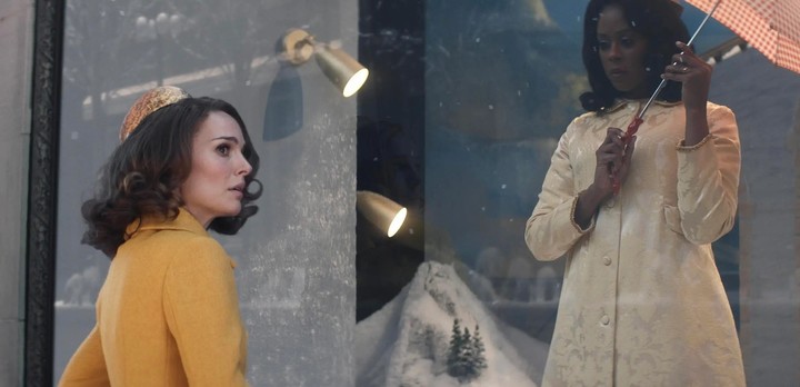 La trama se ubica en el Día de Acción de Gracias de 1966 y marca el debut en serie de Natalie Portman.