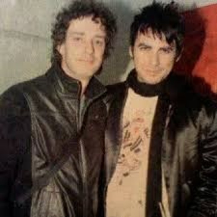 Beto Cuevas con Gustavo Cerati a fines de los años '90. Foto: IG