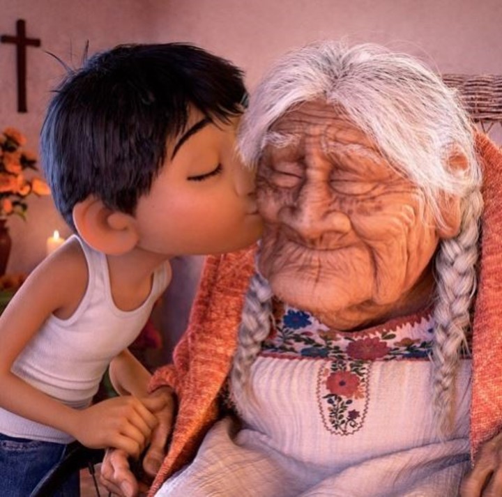 Mamá Coco junto a Miguel, dos personajes de la exitosa película de Disney que fue lo segundo más visto del día.